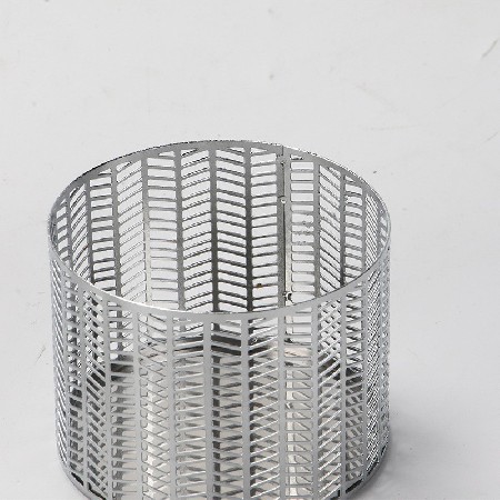 Japanese style wrought iron hollow candlestick circular creative candlelight dinner romantic candle cup Western restaurant decoration ornament customization